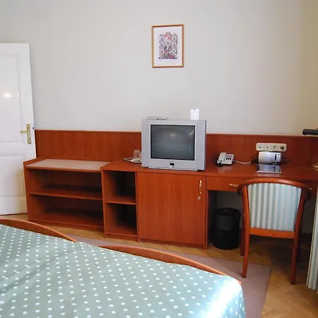 Peregrinus Hotel Отель 3*